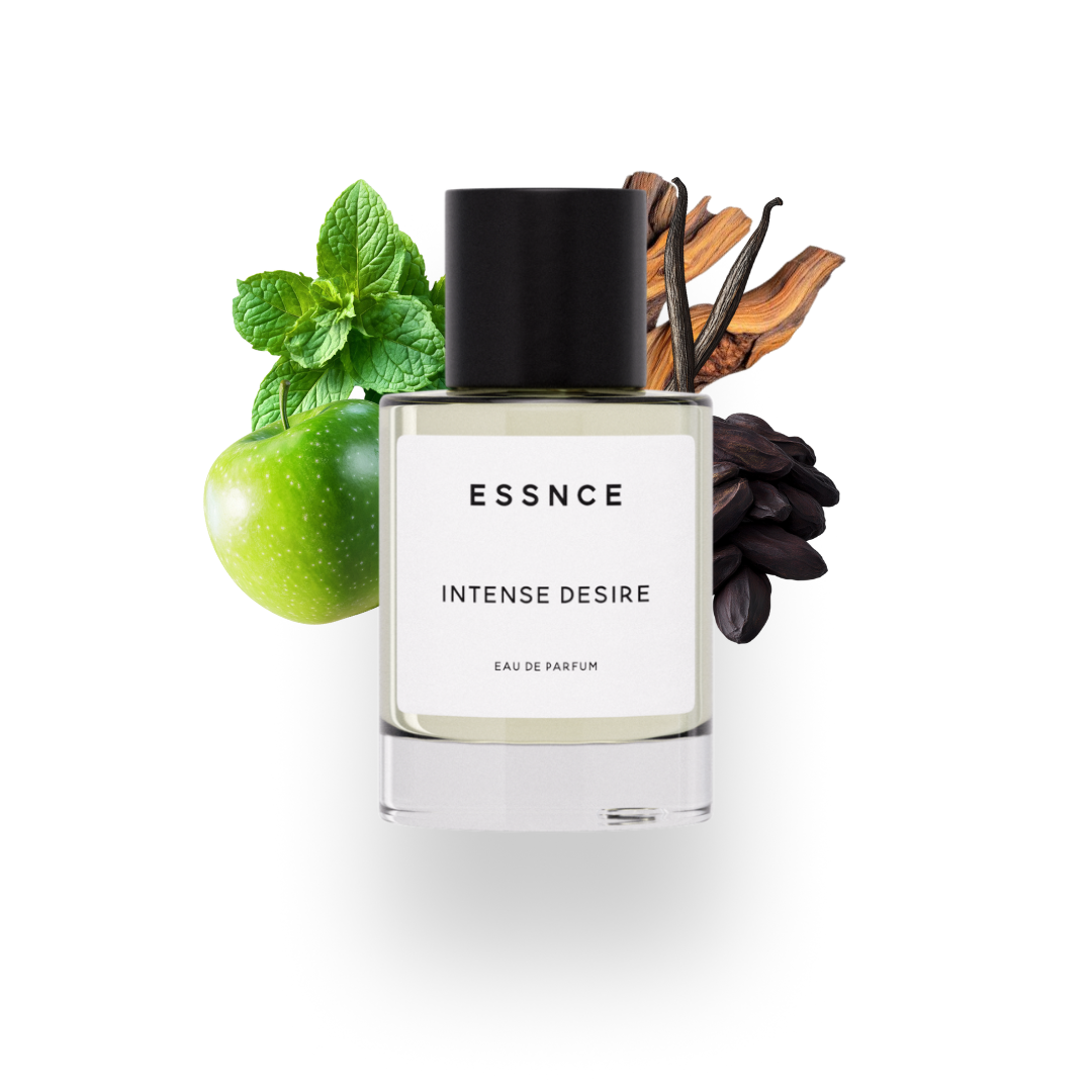 En flaska ESSNCE Intense desire Eau de Parfum visas med en svart kork och en vit etikett. Bakom flaskan finns ingredienser som mynta, äpple, cederträ, tonkabönor och vanilj.